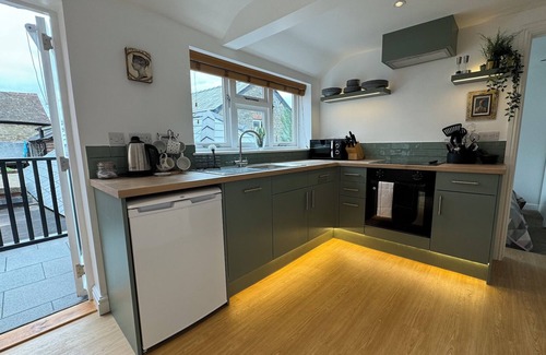 Kington Apartment | Sophisticated and spacious town centre apartment with roof terrace for 4 guests