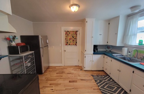 Roseburg House | Sophisticated Bungalow, sparkling clean, walk to downtown, quiet neighborhood.