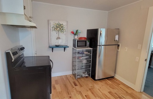 Roseburg House | Sophisticated Bungalow, sparkling clean, walk to downtown, quiet neighborhood.