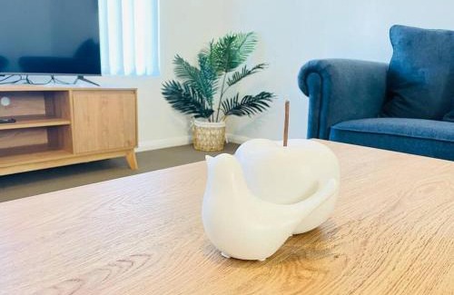 Wagga Wagga Apartment | Sophisticated City Retreat with All the Comforts