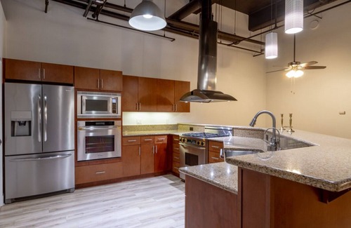 Cortez Hill Apartment | Sophisticated Comfort: Luxury Loft w/Chef's Kitchen in Gaslamp Quarter