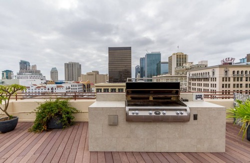 Cortez Hill Apartment | Sophisticated Comfort: Luxury Loft w/Chef's Kitchen in Gaslamp Quarter