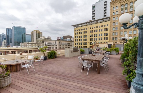 Cortez Hill Apartment | Sophisticated Comfort: Luxury Loft w/Chef's Kitchen in Gaslamp Quarter