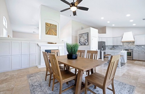 Raisin House | Sophisticated Contemporary Retreat@ Ft Washington