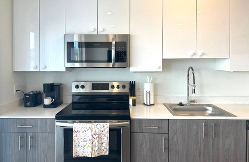 Uptown Apartment | Sophisticated Downtown Studio