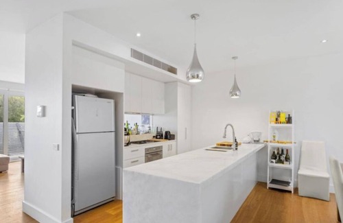 Eaglemont House | Sophisticated living in a Luxurious Complex with Opulent contemporary style