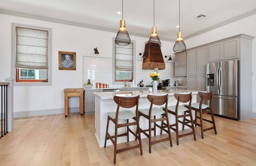 Faubourg Marigny House | Sophisticated Marigny Triangle Open Concept Home with Balcony