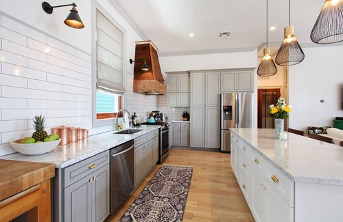 Faubourg Marigny House | Sophisticated Marigny Triangle Open Concept Home with Balcony