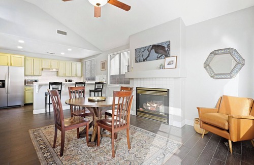 Fresno House | Sophisticated River Bluff Retreat - PRO CLEAN