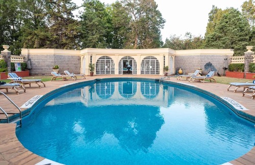 Limuru House | Sophisticated Room Near Pool and Gardens – Perfect for Relaxation