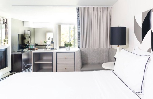 Norma Triangle Hotel | Sophisticated Suites in LA! Two-units with Balcony! Rooftop Pool, Pet-friendly!