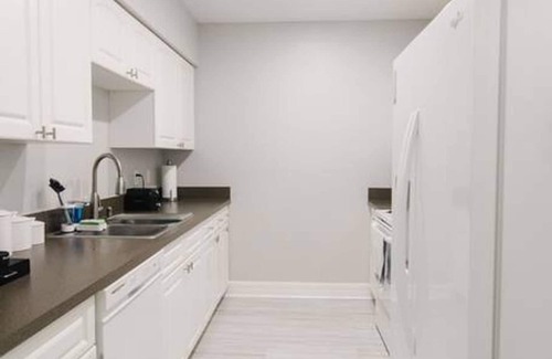 Oakford Park House | Sophisticated Tampa Townhome Conveniently Located Nearby Midtown Tampa & Airport!