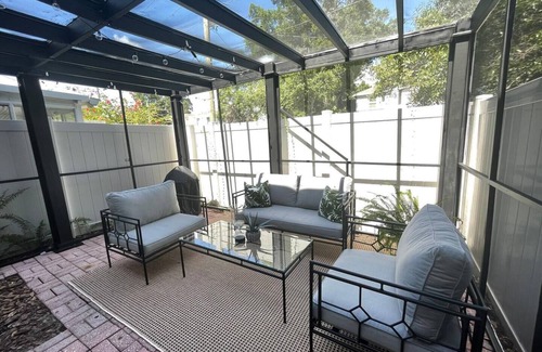 Oakford Park House | Sophisticated Tampa Townhome Conveniently Located Nearby Midtown Tampa & Airport!