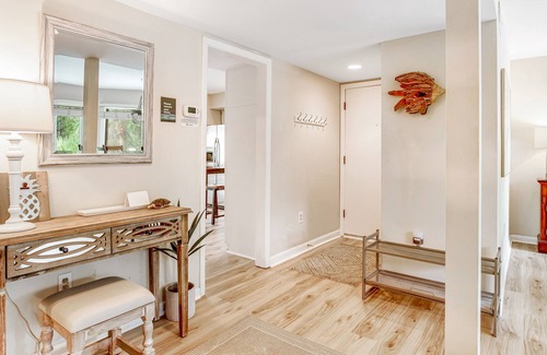 Spinnaker Beachhouses Villa | Sophisticated villa with private deck, just a short walk to the beach