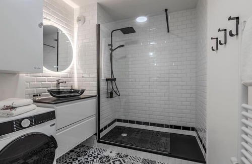Bussy-Saint-Georges Apartment | Sophos by Kleidos, Disney 15 min, 1 Lit King Size, appartement pour 6P avec parking
