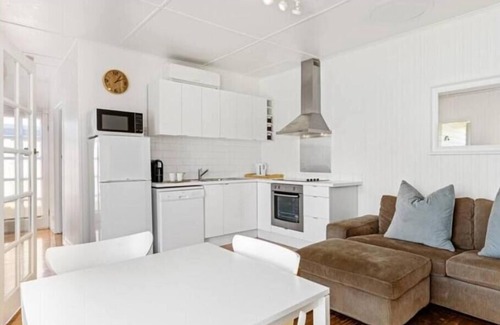 Sorrento Cottage | Sorrento Beach Cottages #2 - 1 NIGHT FREE!* - Gorgeous beach cottages with a 2 min walk to Sorrento shops.