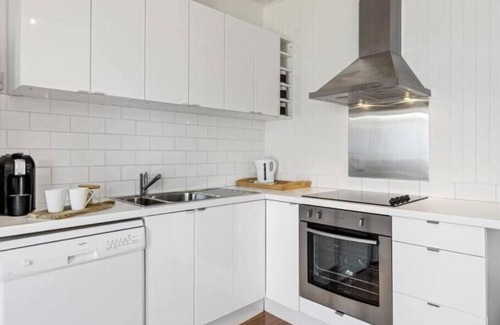 Sorrento Cottage | Sorrento Beach Cottages #2 - 1 NIGHT FREE!* - Gorgeous beach cottages with a 2 min walk to Sorrento shops.