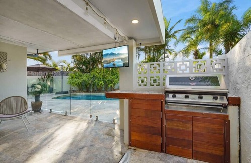 Sorrento House | Sorrento Oasis - 5BR, Gym, Pool