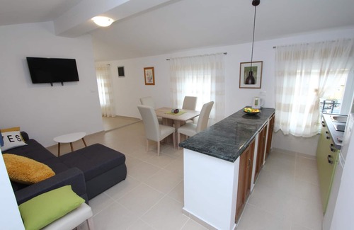 Borik Apartment | SORRISO One-Bedroom Apartment