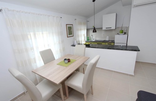 Borik Apartment | SORRISO One-Bedroom Apartment