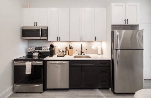 Rittenhouse Row Apartment | Sosuite | 1BR Apt w W/D, Large Dining Seating