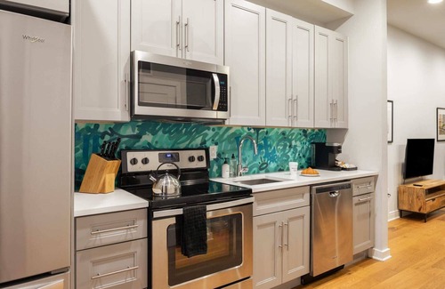 Old City Apartment | Sosuite | 1BR Apt w W/D, Shared Roofdeck