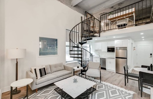 Center City East Apartment | Sosuite 1BR Corner Loft w Park View Gym Lounge