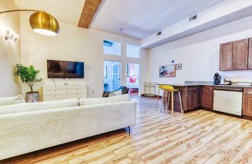 West Poplar Apartment | Sosuite | 2BR Apt w W/D, Gym, On-Site Restaurant