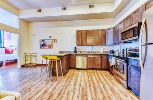 West Poplar Apartment | Sosuite | 2BR Apt w W/D, Gym, On-Site Restaurant