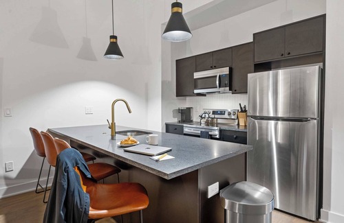 Old City Apartment | Sosuite | 2BR Apt w Laundry, Kitchen