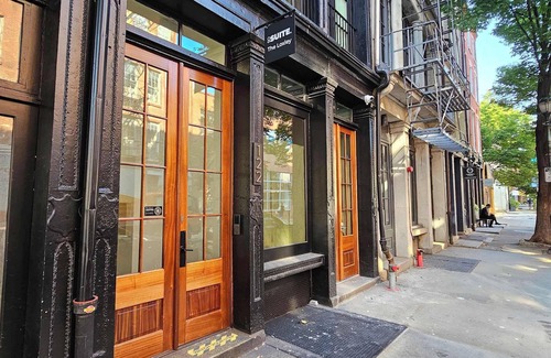 Old City Apartment | Sosuite | 2BR Apt w Laundry, Kitchen
