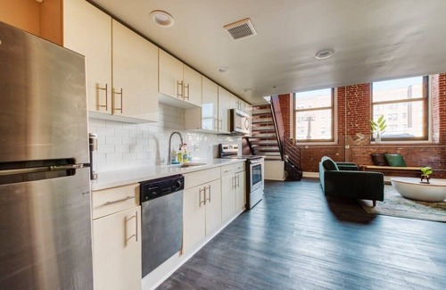 West Philadelphia Apartment | Sosuite | 2BR Loft w Gym, Lounge, Shared Laundry