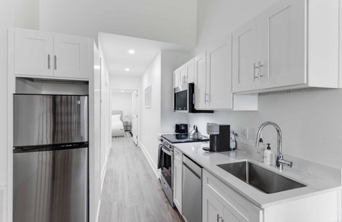 Center City East Apartment | Sosuite | 2BR Loft w W/D, Gym, Lounge