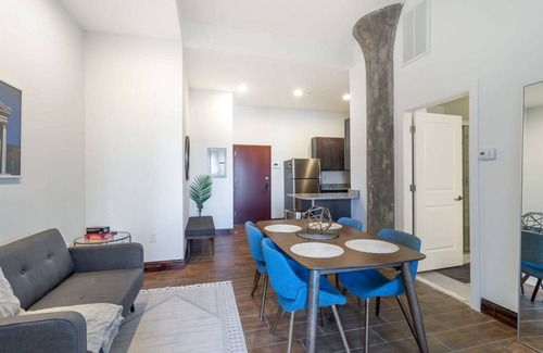 West Poplar Apartment | Sosuite 2BR Penthouse w W D Gym On-site Bar