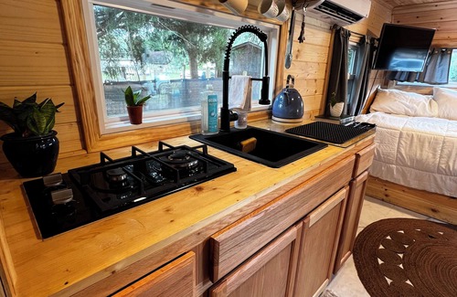 Early Branch House | Soul Food Cafe Tiny Home Camper in charming Yemassee, SC with WiFi, Heat, AC, et