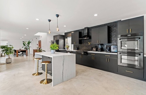 Northridge House | Soul LA House - 4bd, pool, oasis yard, sauna, gym
