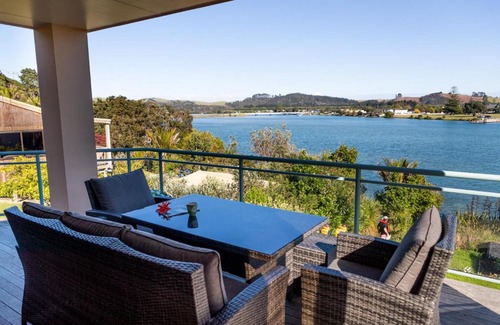 Cable Bay House | Soul Retreat - Cable Bay Holiday Home
