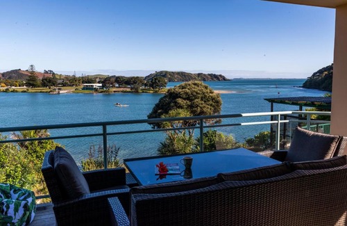 Cable Bay House | Soul Retreat - Cable Bay Holiday Home