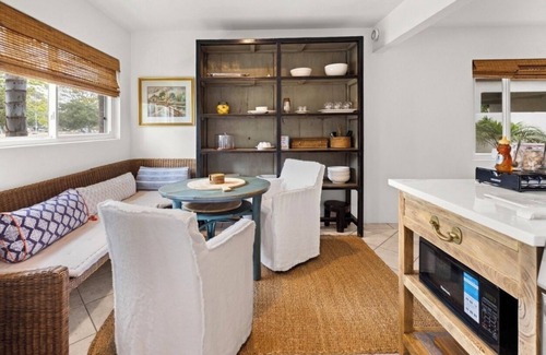 East Beach Apartment | Soul & Sea #1 ~ Charming Boutique East Beach Guesthouse