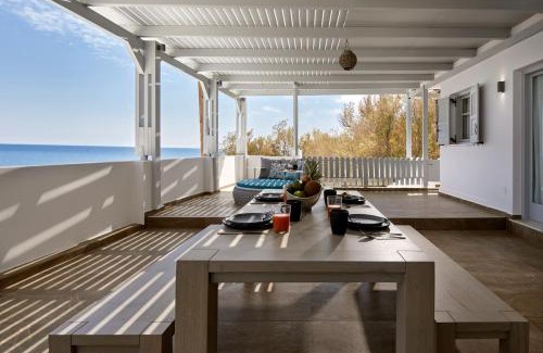 Perissa Villa | Soultouch Beachfront Villa