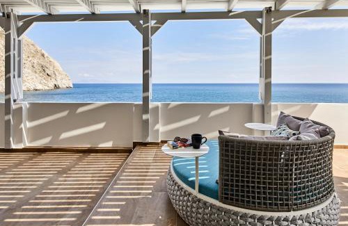 Perissa Villa | Soultouch Beachfront Villa