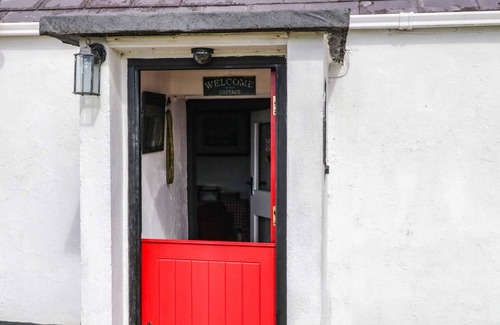 Achill Sound Cottage | SOUND COTTAGE, pet friendly in Achill Island, County Mayo
