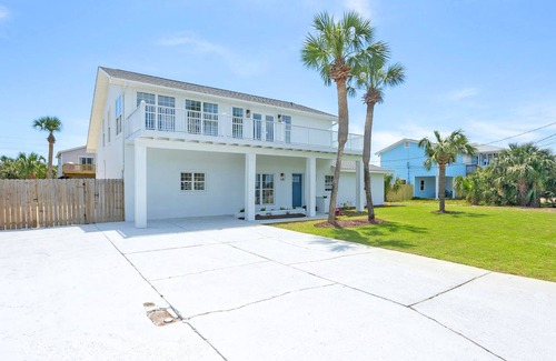 Villa Segunda House | Sound View - 5 Bedroom Home with POOL! Sleeps 20
