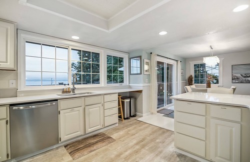 Manchester House | Sound View/Hot Tub /Pet Friendly