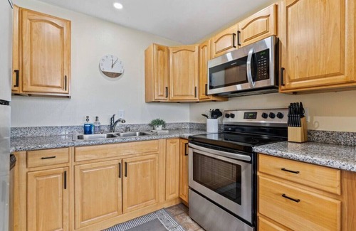 Bremerton House | Sound View Stay-2 BR Duplex Unit w/Water Views