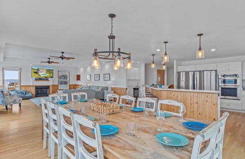 Wind Over Waves House | Soundfront Dog Friendly w/Pool, Hot Tub, Elevator, Game Room, Cmty Boat Ramp