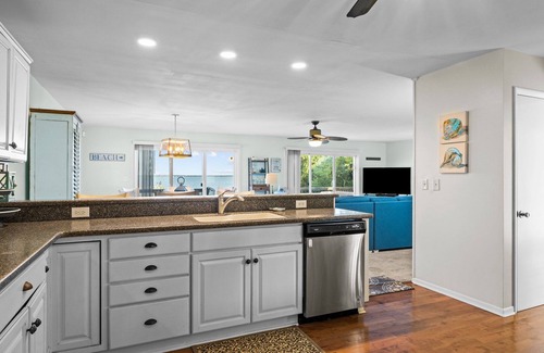 Carteret County House | SOUNDFRONT HOME IN BEAUFORT – 3BD/2BA WITH PRIVATE DOCK