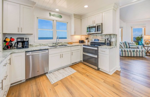 Frisco House | Soundfront w/Hot Tub, Private Sound Boardwalk, Bikes, Kayaks, Windsports Access