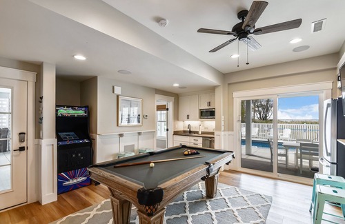 Currituck County House | SOUNDFRONT with Private Pier! Private Pool, Dogs ok!