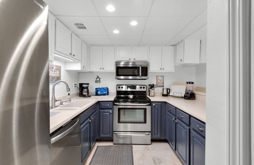 Villa Sabine Condo | 🏖️Sounds Views-Walk to Pensacola Pier- Grill-1BR Sand Dollar W-103